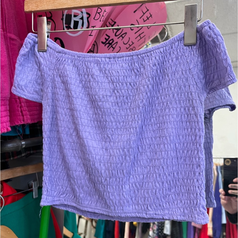 Popcorn Style Over the Shoulder Crop